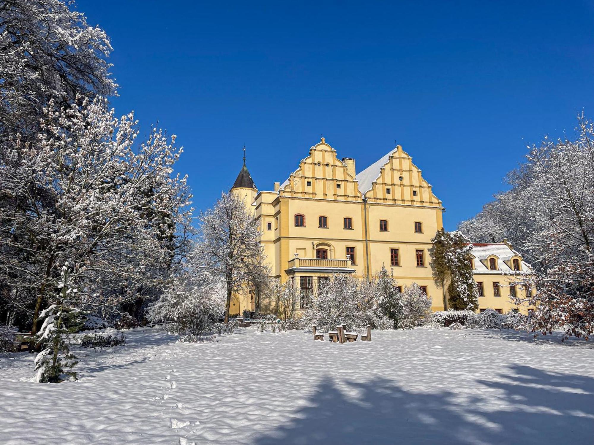 Zamek W Czernej Bed & Breakfast